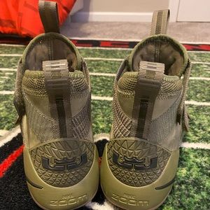 Lebron Soldier 11